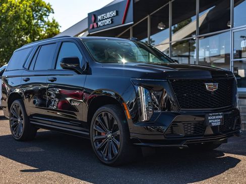 Used 2025 Cadillac Escalade V AWD/4WD image 6