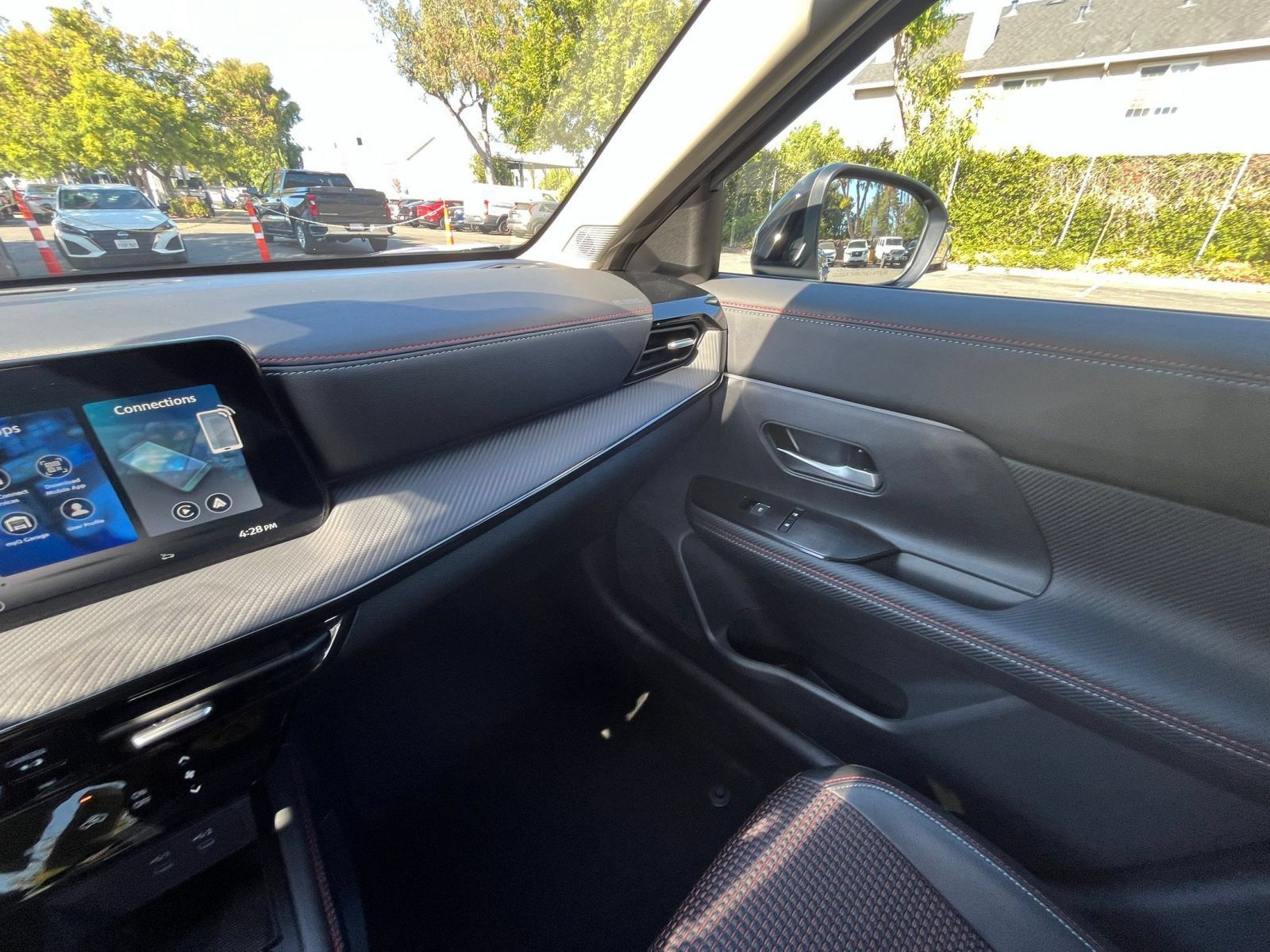 Used 2026 Nissan Kicks SR AWD/4WD image 33