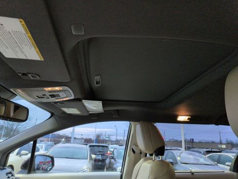 Used 2024 Toyota Sienna Limited image 21