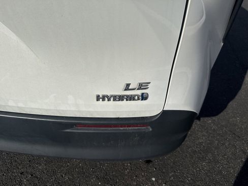 Used 2024 Toyota Sienna LE image 7