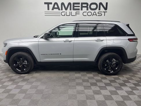 New 2025 Jeep Grand Cherokee Altitude image 2