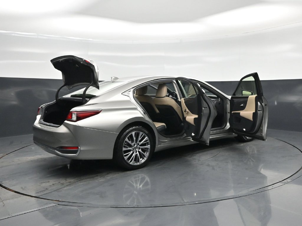 Used 2019 Lexus ES 300h w/ Premium Package FWD image 5