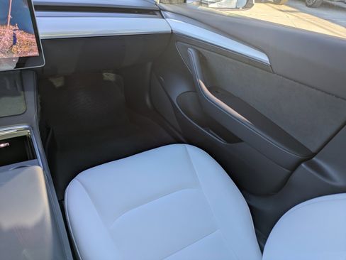 Used 2022 Tesla Model 3 Long Range image 17