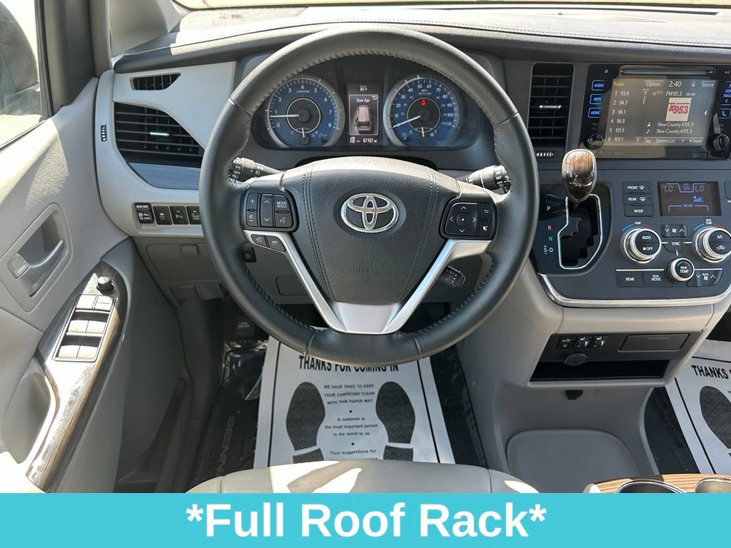 Used 2017 Toyota Sienna XLE FWD image 28