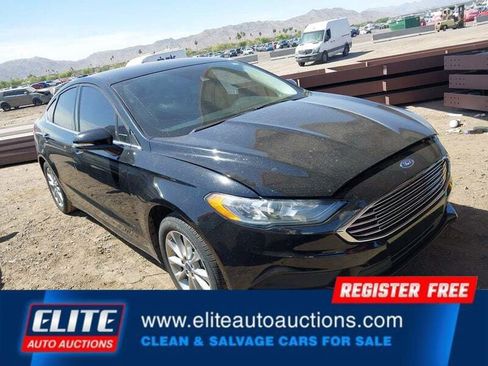Used 2017 Ford Fusion SE FWD image 2