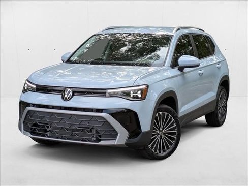 New 2025 Volkswagen Taos SE image 1
