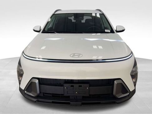 Used 2024 Hyundai Kona SEL image 2