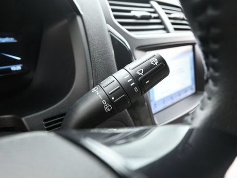 Used 2018 Ford Explorer XLT w/ Equipment Group 202A FWD image 19