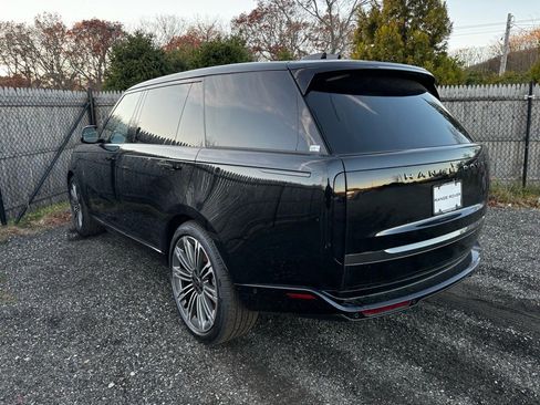 New 2025 Land Rover Range Rover Long Wheelbase SE image 5