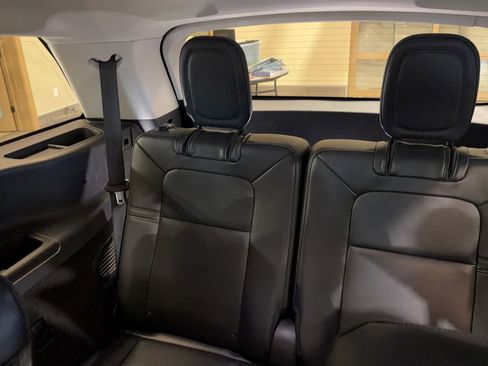 Used 2025 Lincoln Aviator AWD image 16