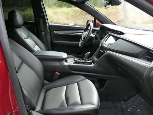 Used 2022 Cadillac XT5 Luxury w/ LPO, Floor Liner Package FWD image 26