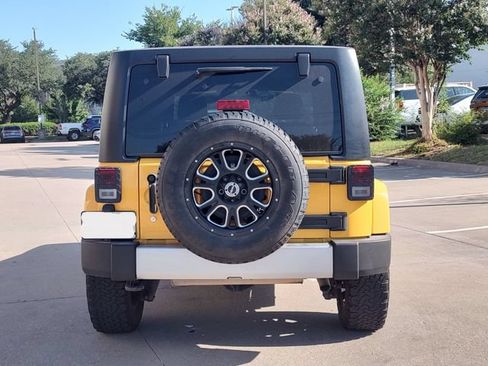 Used 2015 Jeep Wrangler Unlimited Sahara w/ Connectivity Group AWD/4WD image 4