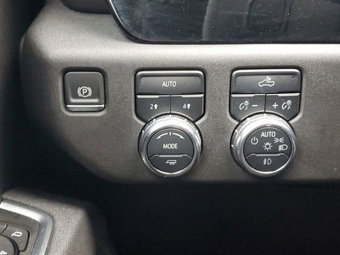 Used 2025 GMC Sierra 1500 Elevation image 19