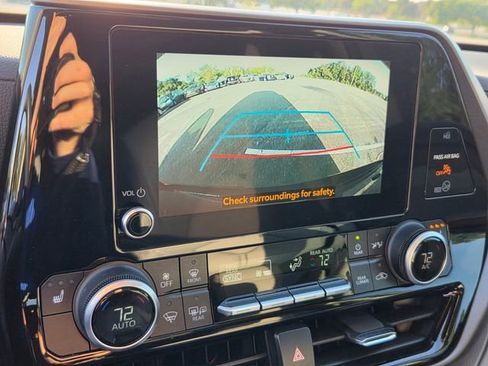 Used 2023 Toyota Highlander XLE FWD image 23