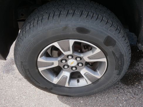Used 2018 Chevrolet Colorado Z71 AWD/4WD image 16