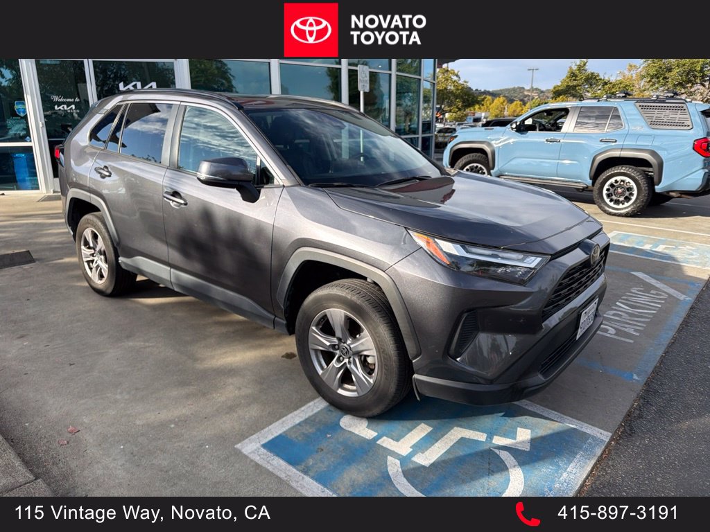 Used 2022 Toyota RAV4 XLE w/ Convenience Package FWD image 1