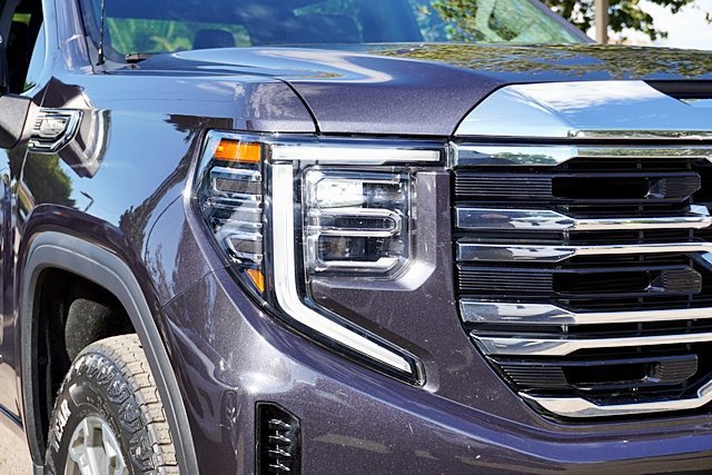 Used 2025 GMC Sierra 1500 SLT AWD/4WD image 12