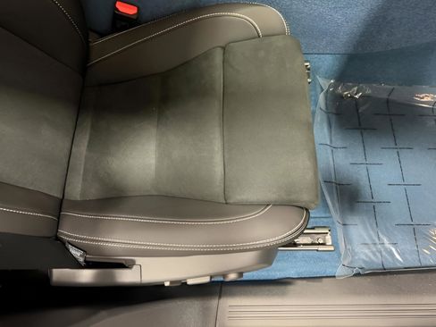 Used 2024 Volvo C40 P8 Recharge Ultimate w/ Protection Package Premier image 21