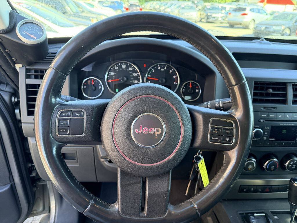 Used 2012 Jeep Liberty Sport AWD/4WD image 10