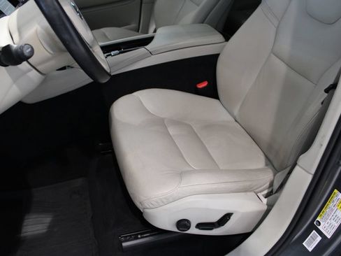 Used 2020 Volvo XC90 T6 Momentum w/ Protection Package Premier AWD/4WD image 10