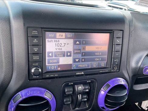 Used 2015 Jeep Wrangler Unlimited Sahara w/ Connectivity Group AWD/4WD image 35