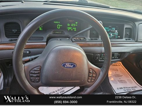 Used 2003 Ford Crown Victoria LX image 17