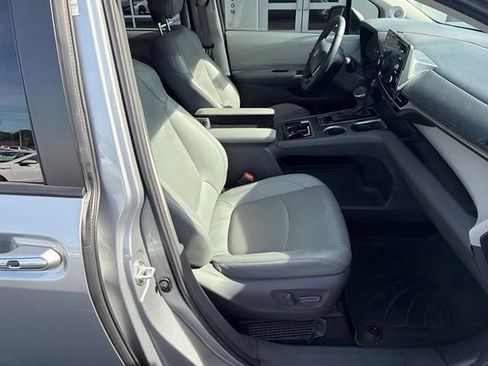 Used 2021 Toyota Sienna Limited FWD image 8