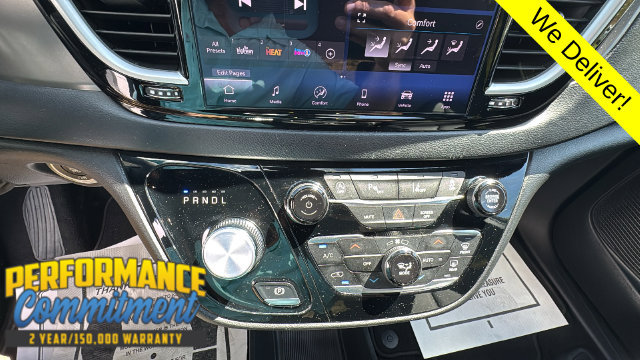 Used 2025 Chrysler Pacifica Select FWD image 16