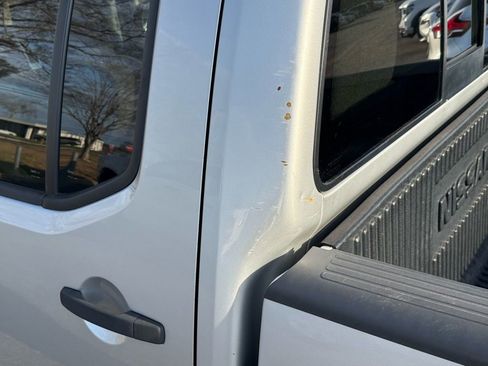 Used 2014 Nissan Frontier SV image 8