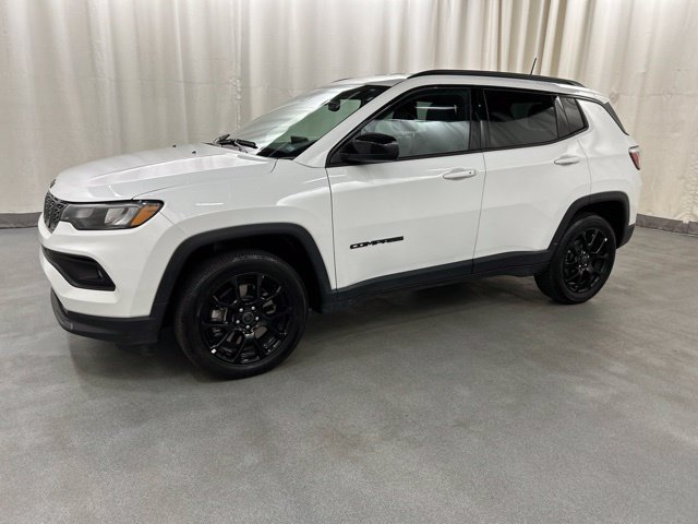 Used 2025 Jeep Compass Latitude AWD/4WD image 2
