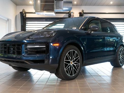 Certified 2024 Porsche Cayenne AWD/4WD image 1