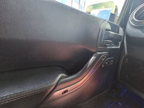 Used 2018 Jeep Wrangler Unlimited Sahara AWD/4WD image 19