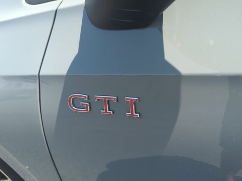 New 2025 Volkswagen Golf SE image 22