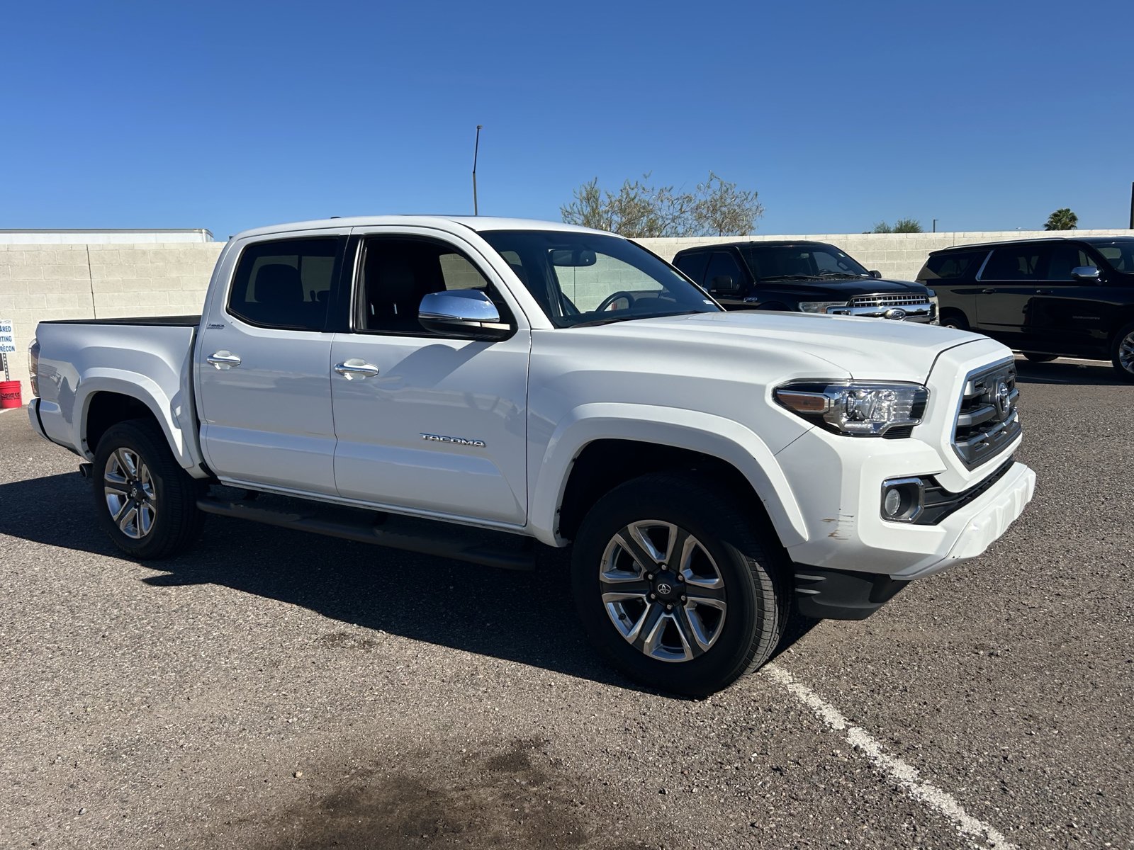 Used 2017 Toyota Tacoma Limited w/ Tow Package AWD/4WD image 7