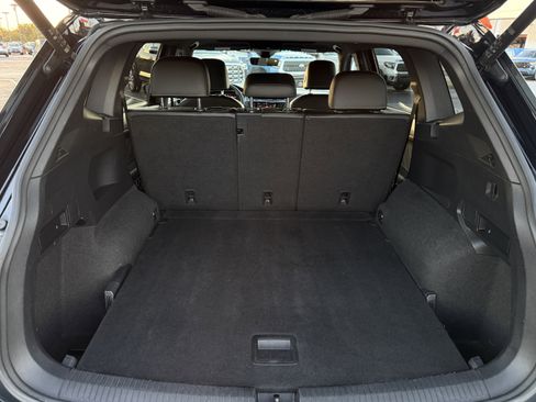 Used 2022 Volkswagen Tiguan SEL R-Line image 35