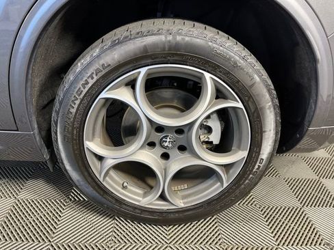 Used 2023 Alfa Romeo Stelvio Ti image 11