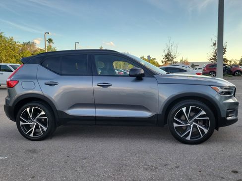 Used 2019 Volvo XC40 T5 R-Design image 3