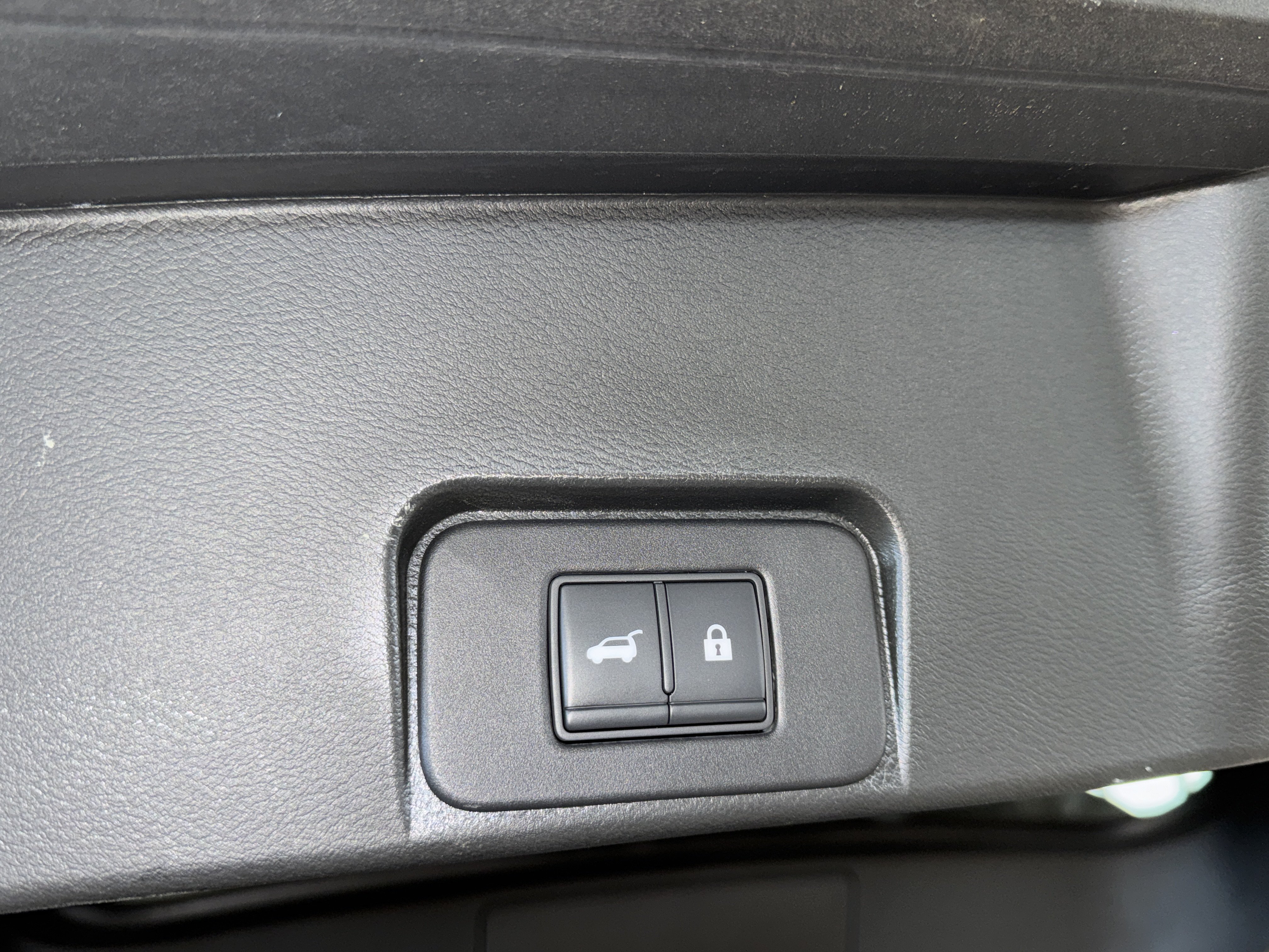 Used 2021 Nissan Rogue SV w/ Premium Package FWD image 14