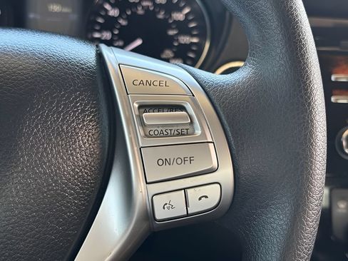Used 2014 Nissan Rogue SV FWD image 26