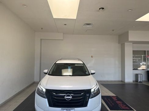 Used 2025 Nissan Pathfinder SL w/ Black Appearance Package FWD image 4