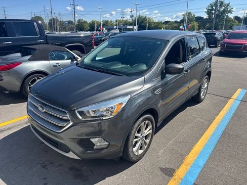 Used 2017 Ford Escape SE FWD image 1