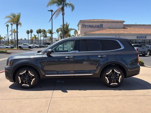 Used 2024 Kia Telluride S w/ S Sunroof Package FWD image 5