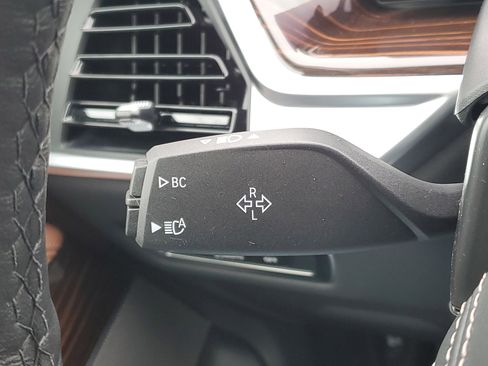 New 2026 BMW X7 xDrive40i w/ Premium Package image 14