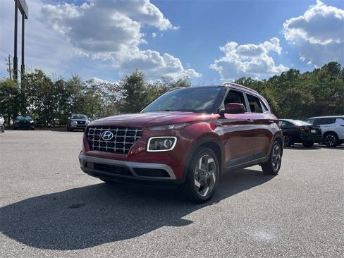 Used 2024 Hyundai Venue Limited image 2