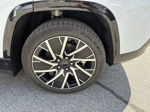 New 2025 Jeep Wagoneer S Limited w/ Comfort Package image 10