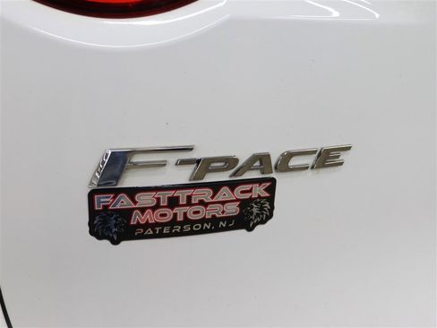 Used 2018 Jaguar F-PACE Premium image 7