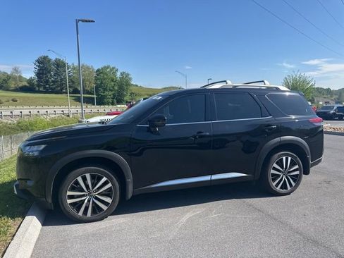 Used 2025 Nissan Pathfinder Platinum w/ Cargo Package image 5