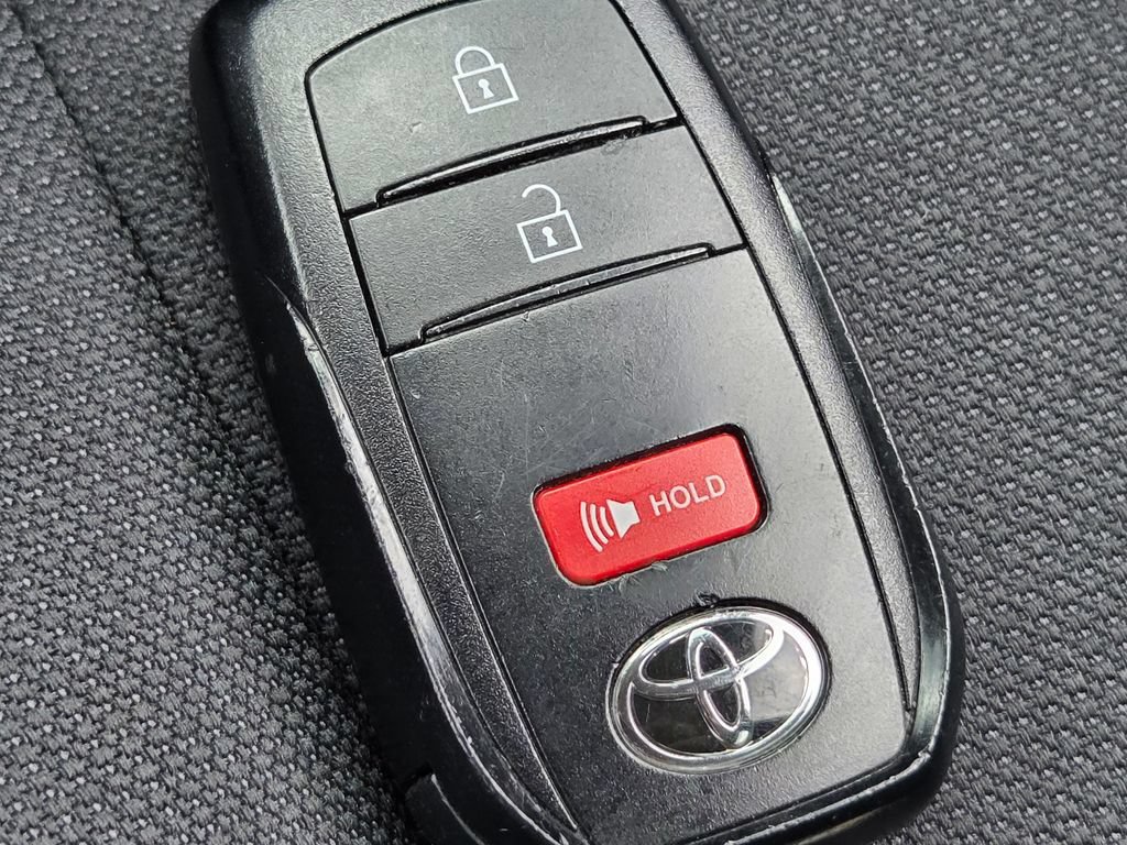 Used 2025 Toyota Corolla Cross LE FWD image 37