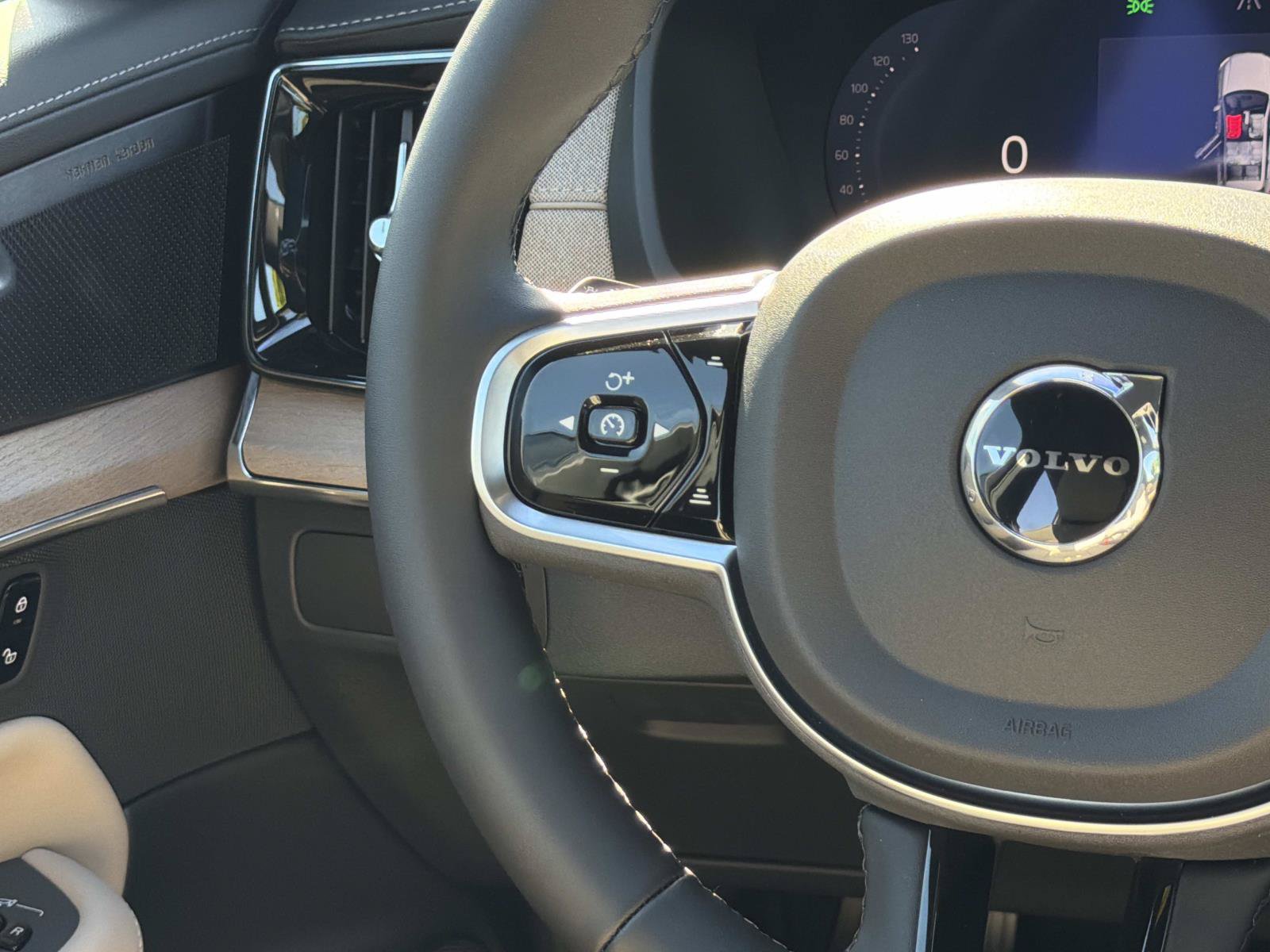 New 2027 Volvo XC90 B6 Plus AWD/4WD image 8