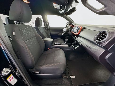 Used 2017 Toyota Tacoma TRD Off-Road w/ Tow Package image 27